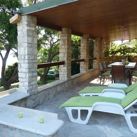 House Bepo Дом отдыха Nerezisca